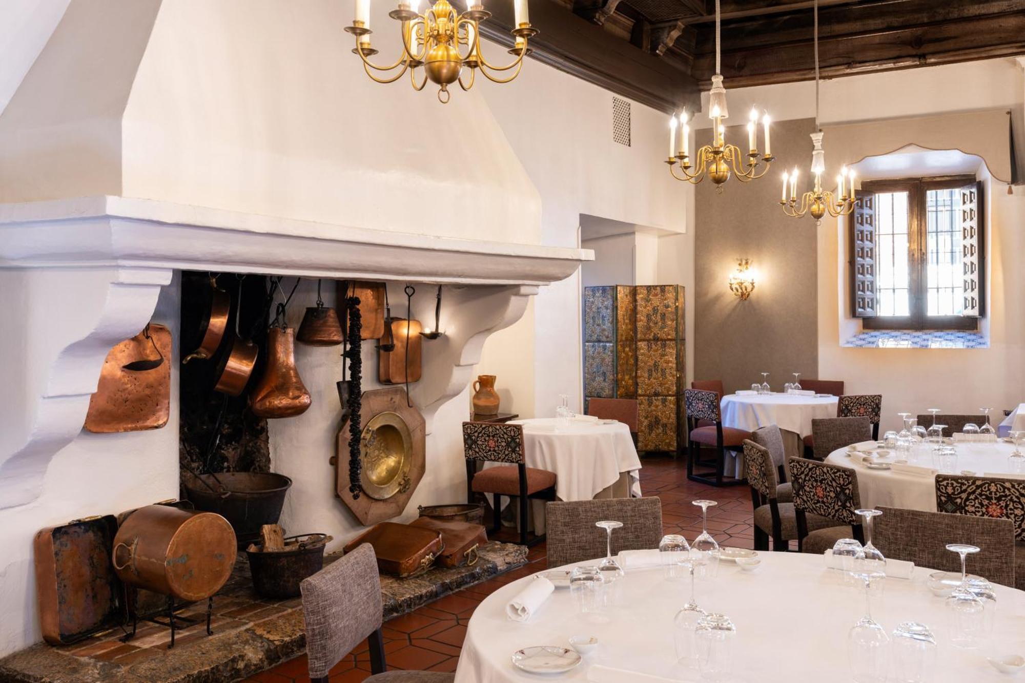 Parador De Alcalá de Henares Екстериор снимка
